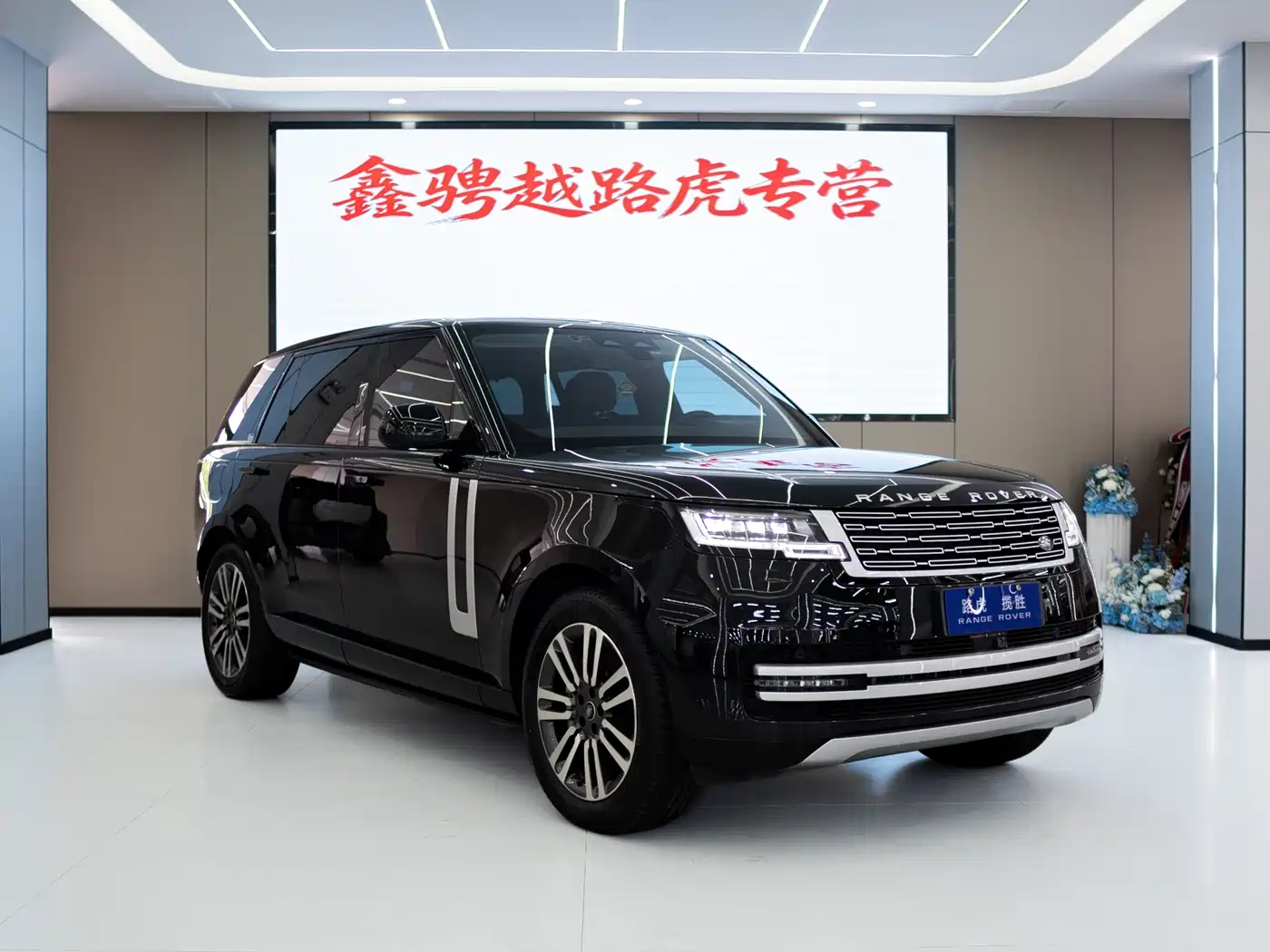 Land Rover Range Rover 2023 3.0 L6 400PS Genesis Extended Version фото 3