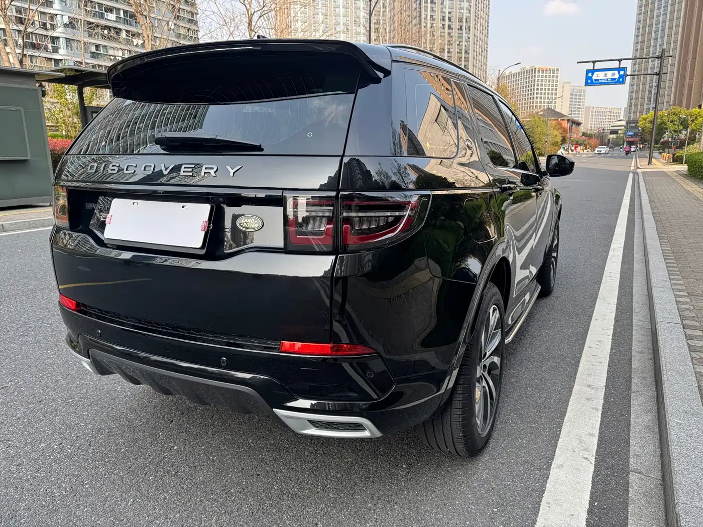 Land Rover Discovery Sport 2022 Model 249PS R-Dynamic S Performance Edition 5-Seater фото 5