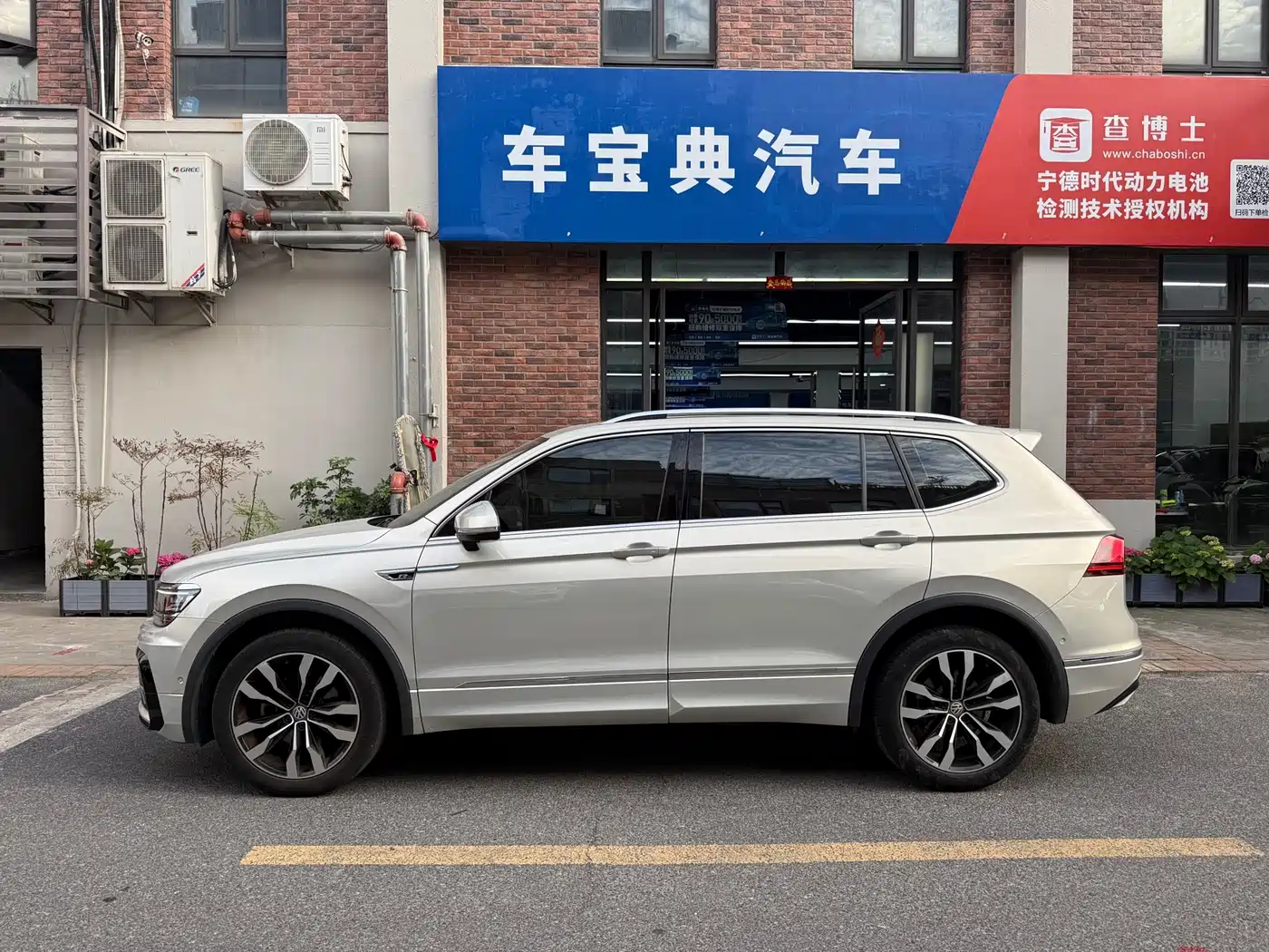 Volkswagen Tiguan L 2019 330TSI Automatic 2WD R-Line Flagship Edition China VI фото 4