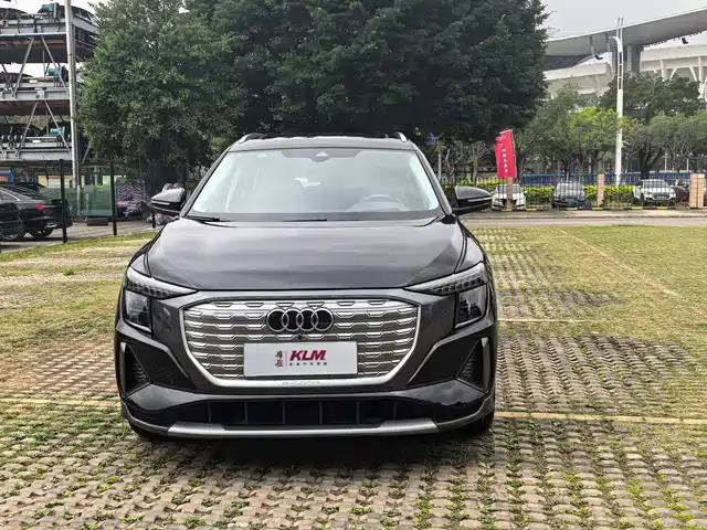 AUDI Q5 E TRON