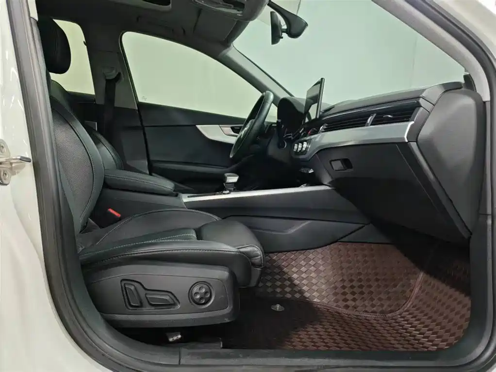 Audi A4L 2023 40 TFSI Fashion Dynamic фото 7