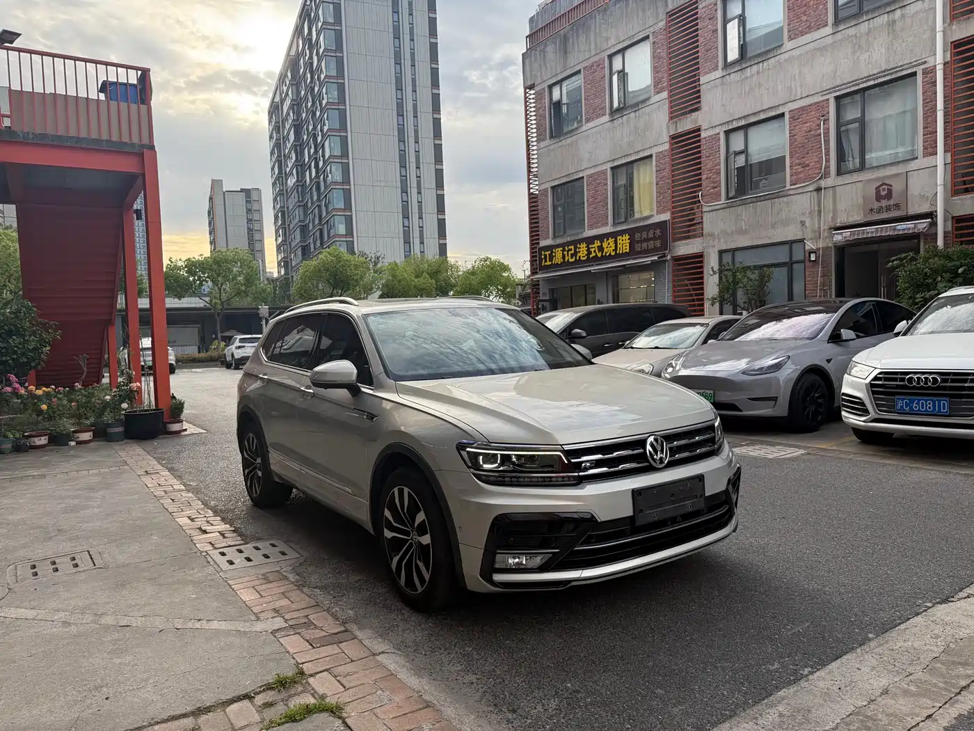Volkswagen Tiguan L 2019 330TSI Automatic 2WD R-Line Flagship Edition China VI фото 3