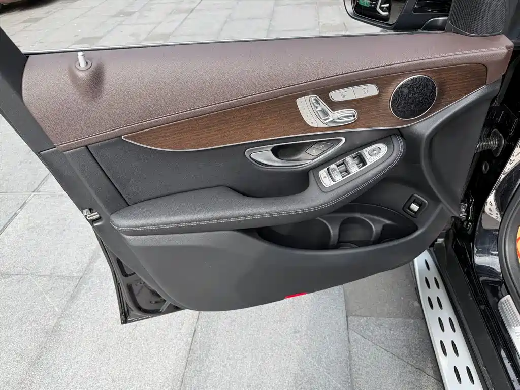 MERCEDES-BENZ GLC