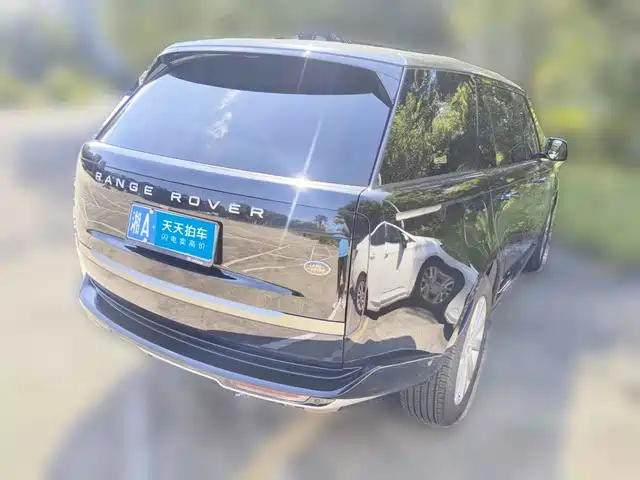 Land Rover Range Rover 2024 3.0 L6 400PS Golden Age Extended 7-Seater — фото 2