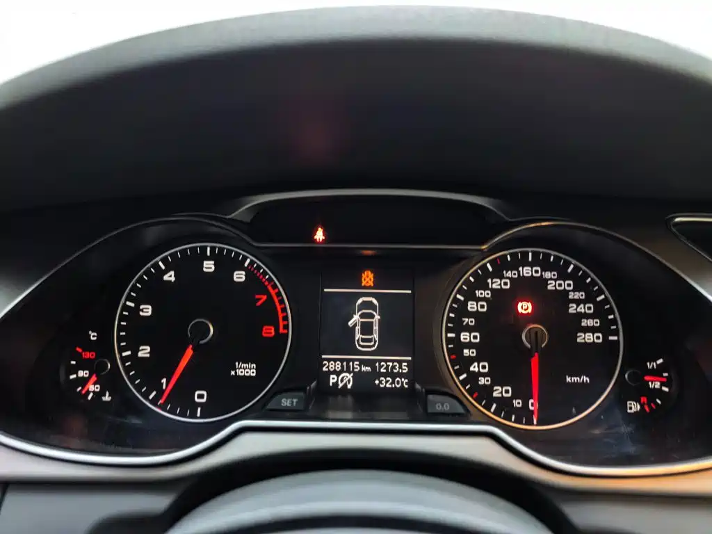 Фото 8 - Audi A4L