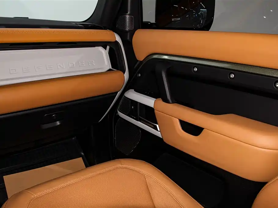 Land Rover Defender 2023 Facelift 110 3.0T P400 Dark Special Edition фото 24