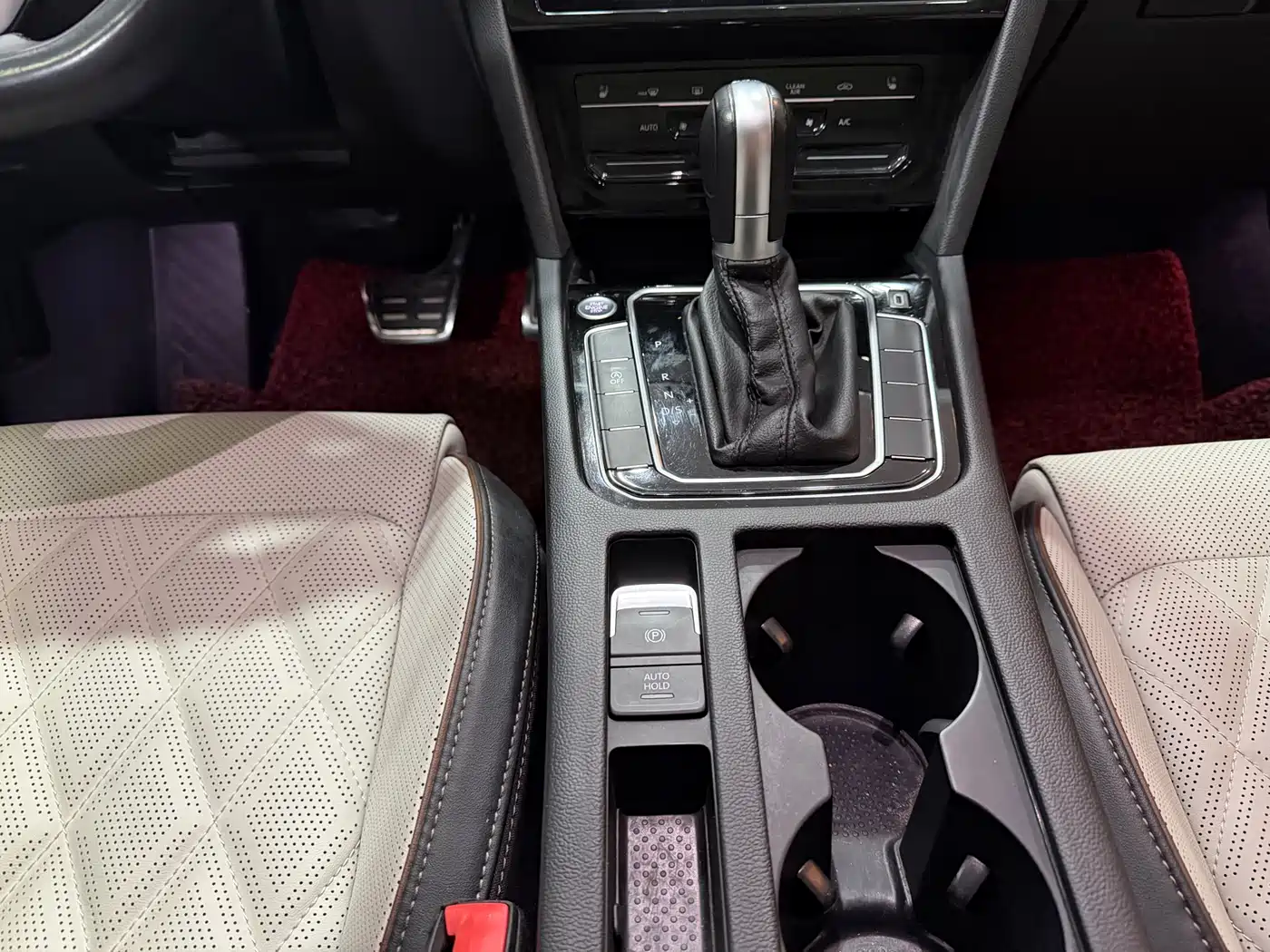 Volkswagen Magotan 2023 Model 2 Million Commemorative Edition 330TSI DSG Luxury фото 8