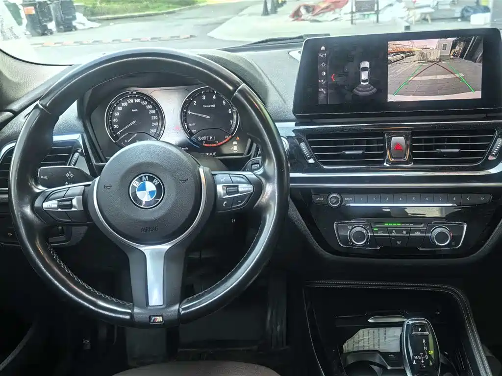 BMW 1 Series 2021 120i M Sport Shadow Edition фото 4