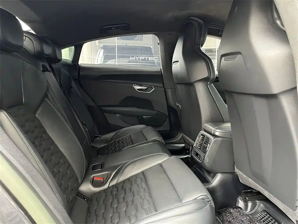 Audi e-tron GT 2023 Base Model фото 7