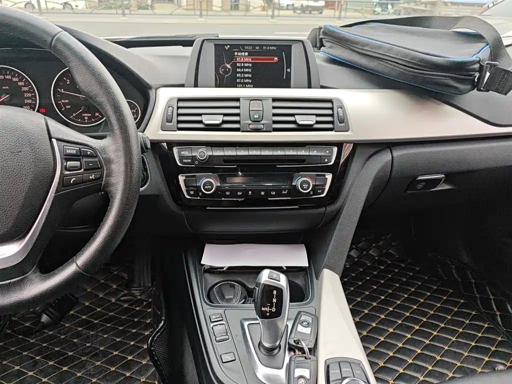 BMW 3 Series GT 2017 320i Fashion фото 9