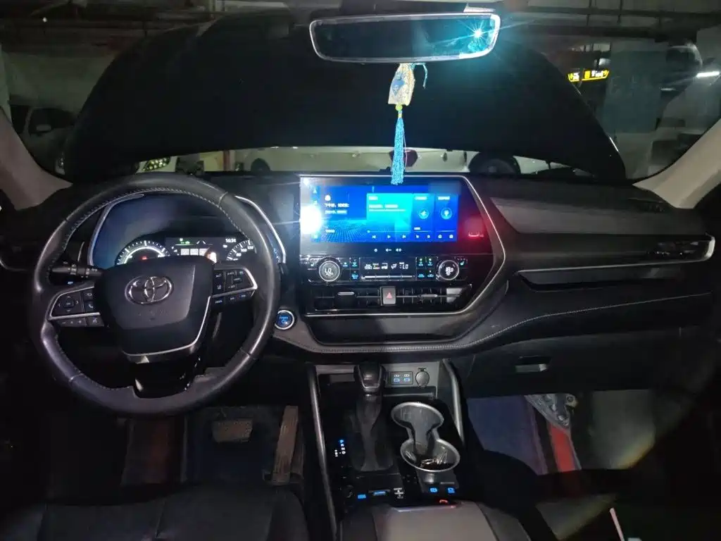 Photo 13 - Toyota Highlander