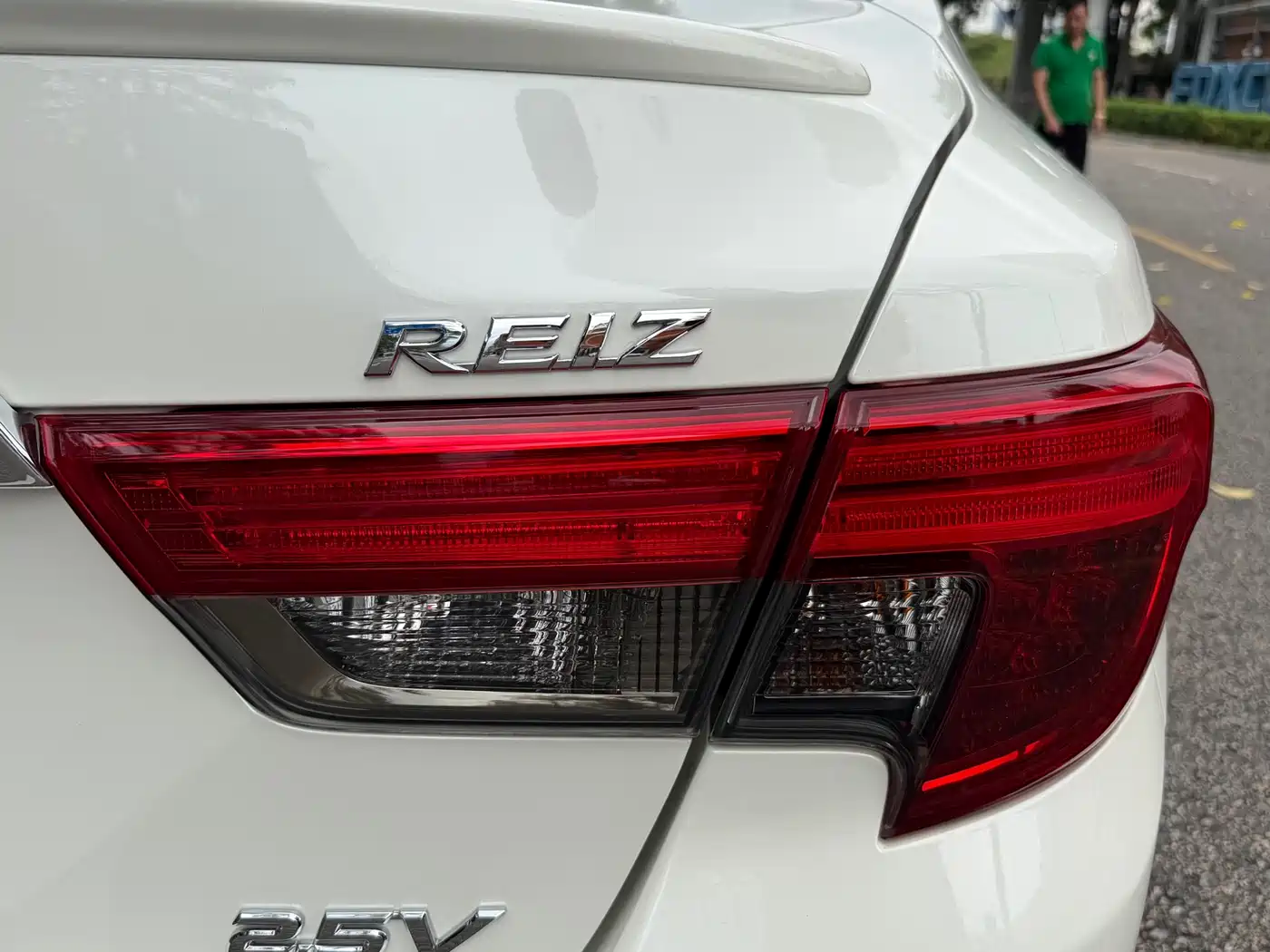 Toyota Reiz 2013 2.5V Shangrui Navigation Edition фото 20