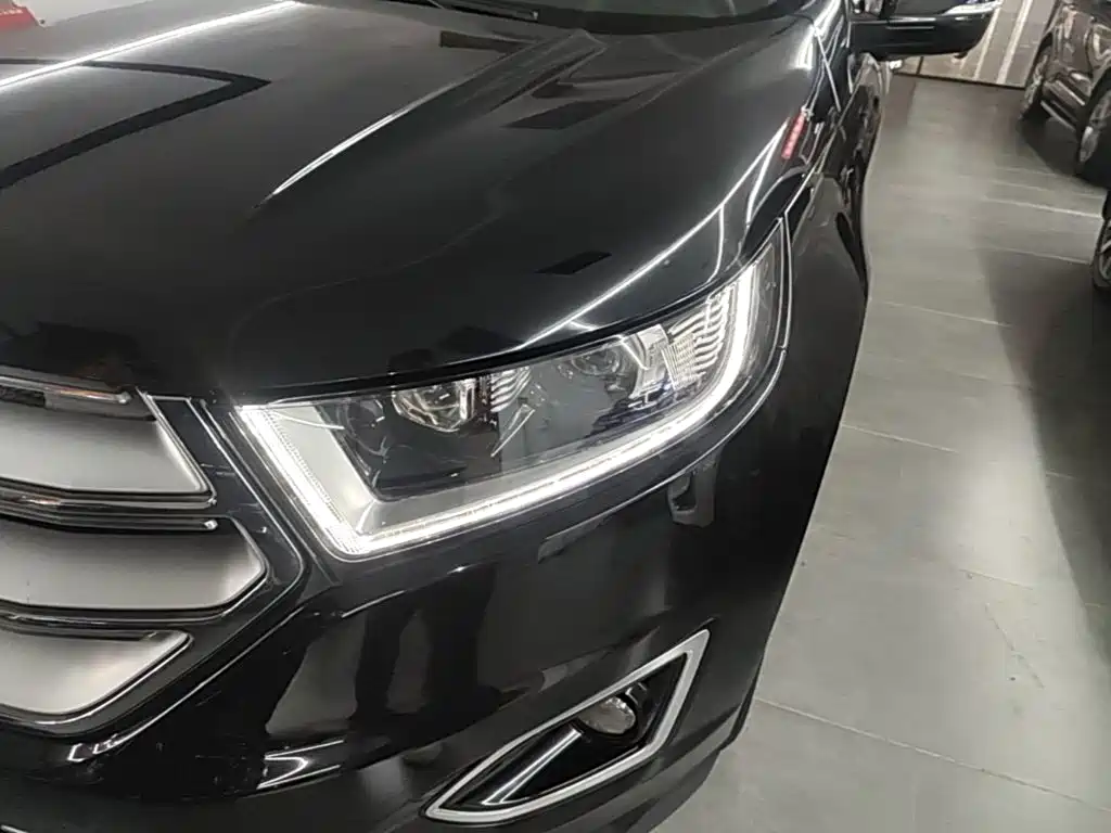 Фото 24 - Ford Edge