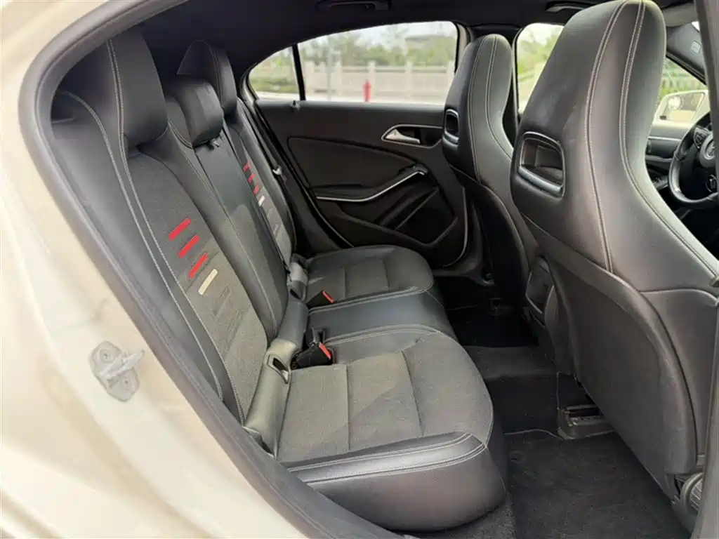 Mercedes-Benz A-Class (Import) 2017 Facelift A 200 Dynamic фото 12