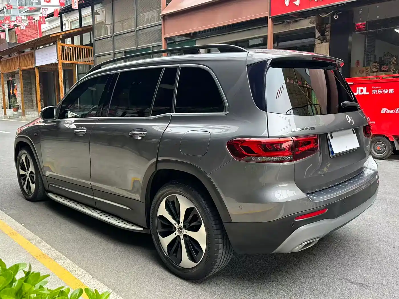 MERCEDES-BENZ GLB