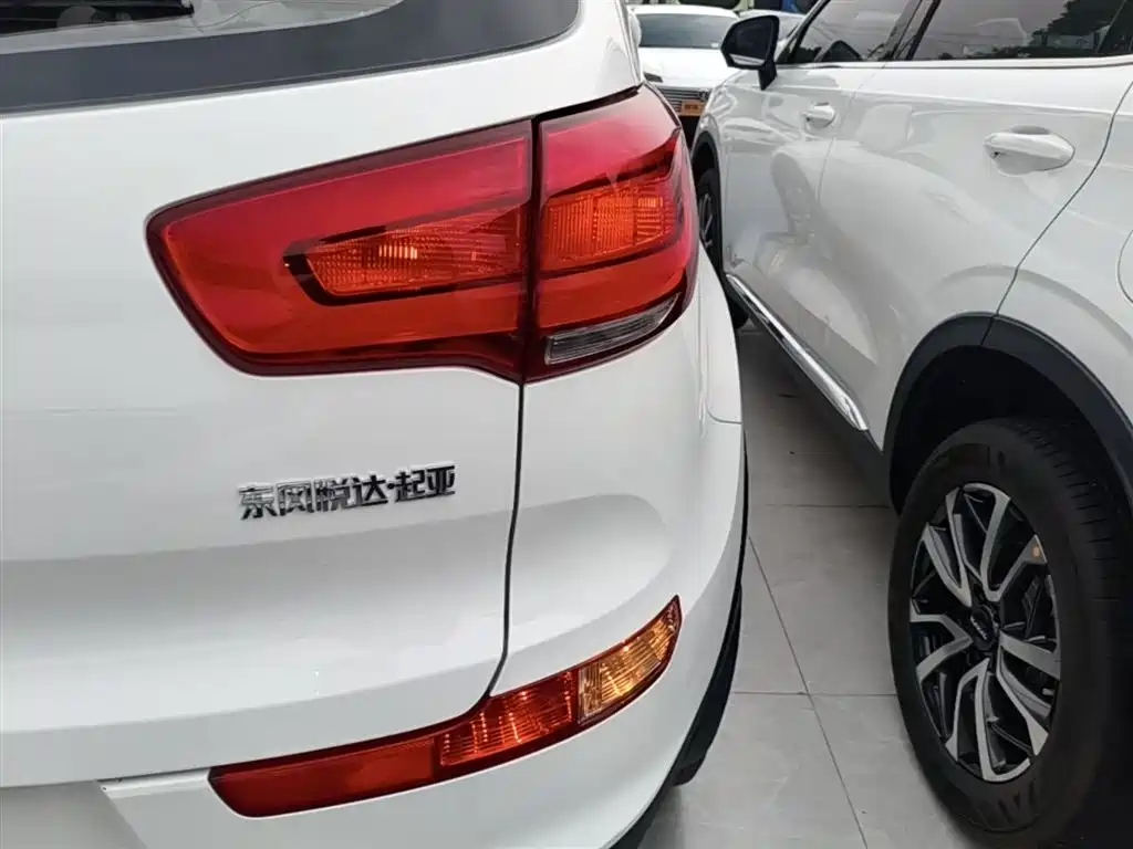 Kia Sportage 2015 2.0L Automatic 2WD GLS фото 8