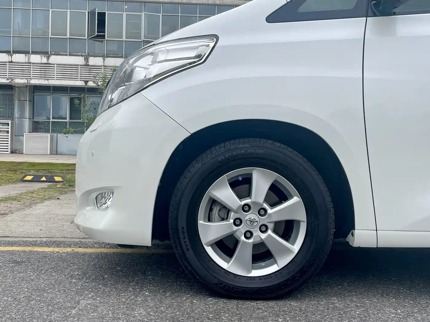Toyota Alphard 2011 3.5L Luxury Edition фото 22