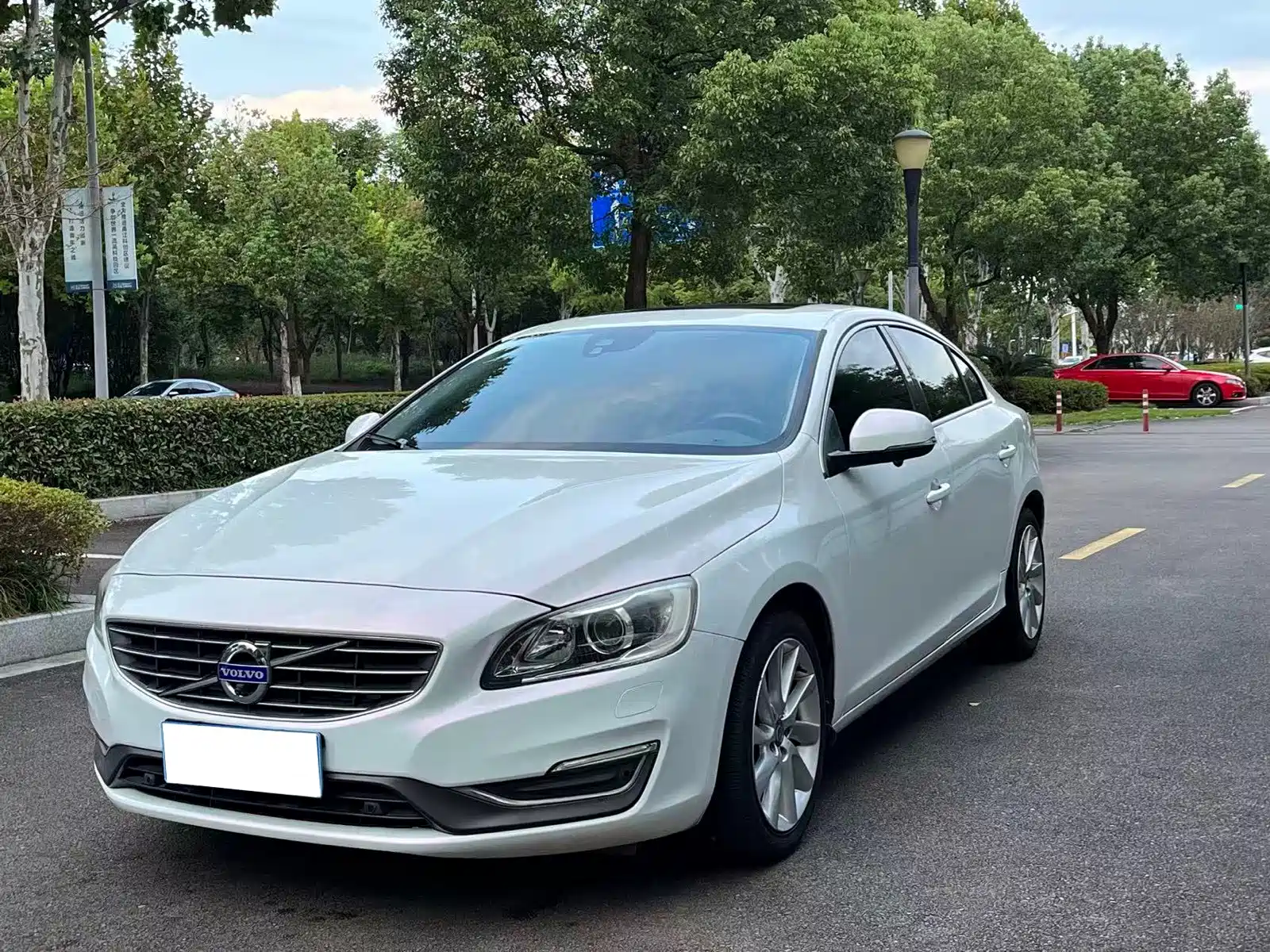Фото 1 - Volvo S60