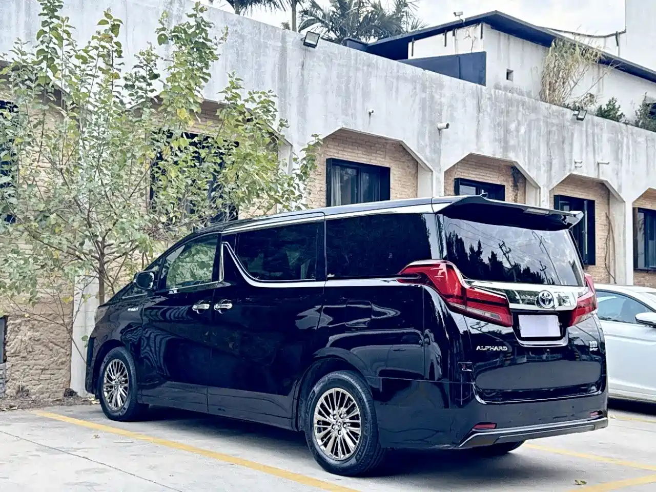 Toyota Alphard 2021 Hybrid 2.5L Luxury фото 7