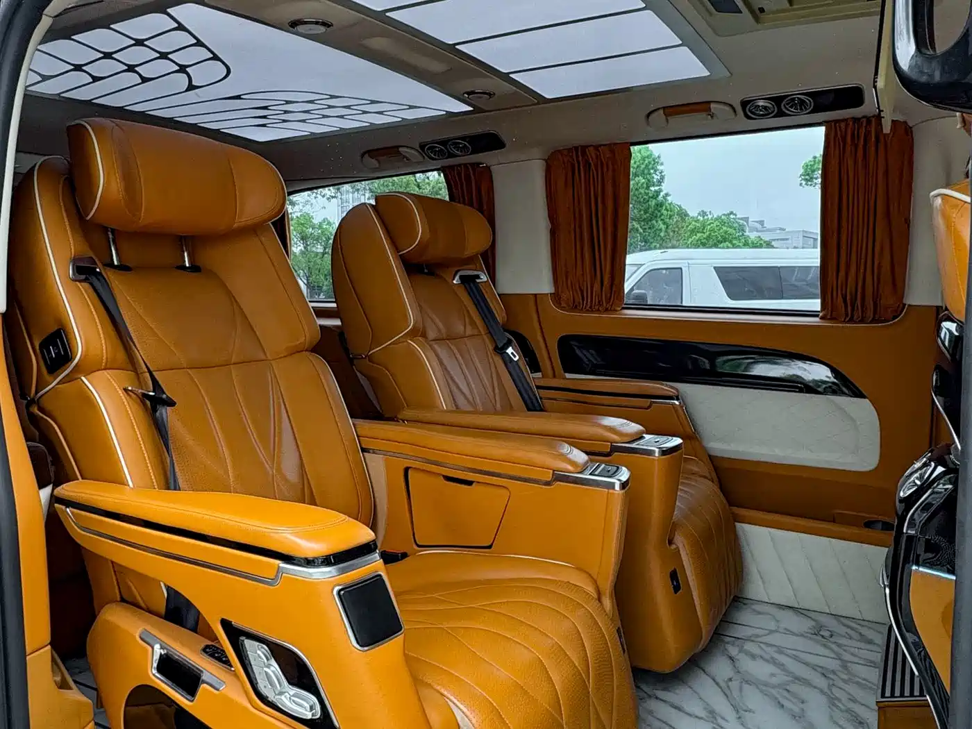 Mercedes-Benz Vito 2023 2.0T Elite 7-Seater фото 10