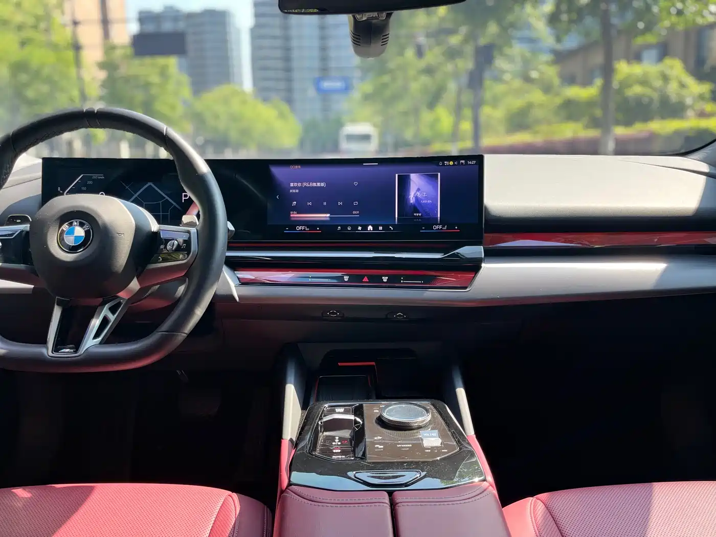 BMW 5 Series 2025 530Li Leading M Sport Package фото 9