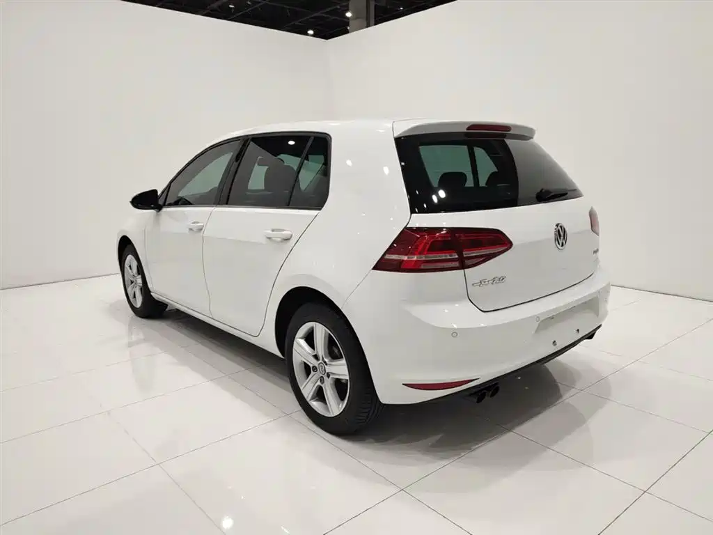 Volkswagen Golf 2017 230TSI Manual Comfort Millionth Anniversary Edition фото 23