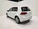 Фото 23 - Volkswagen Golf