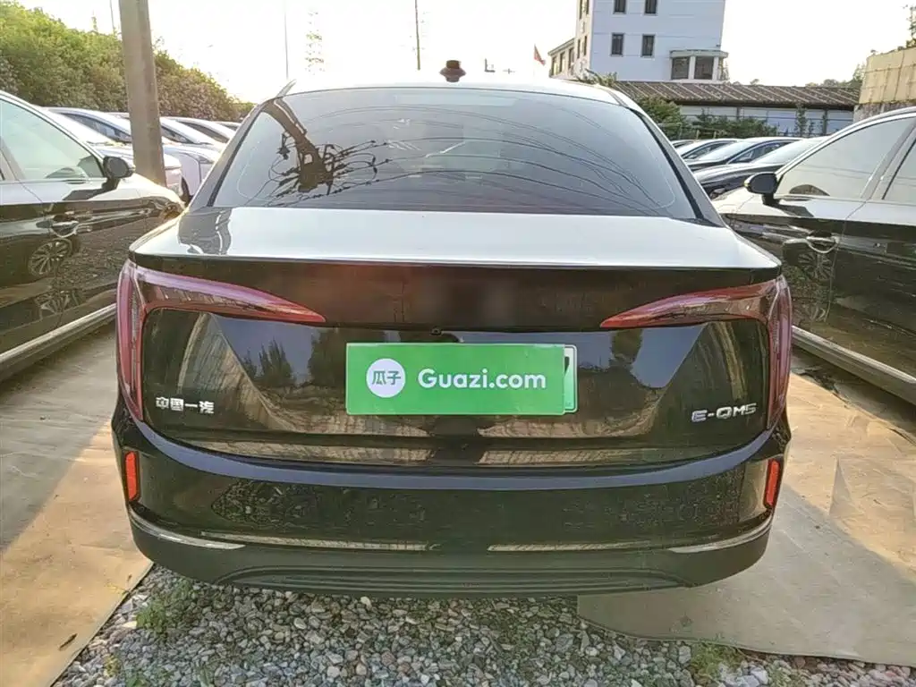Hongqi E-QM5 2022 431km Charging Enjoyment Edition фото 6