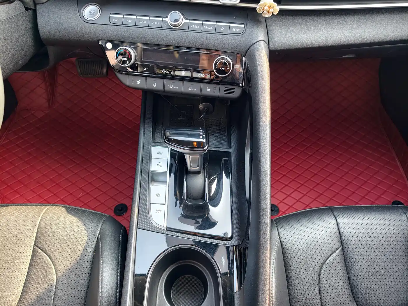 Hyundai Elantra 2023 Model 1.5L CVT LUX Premium Edition фото 14
