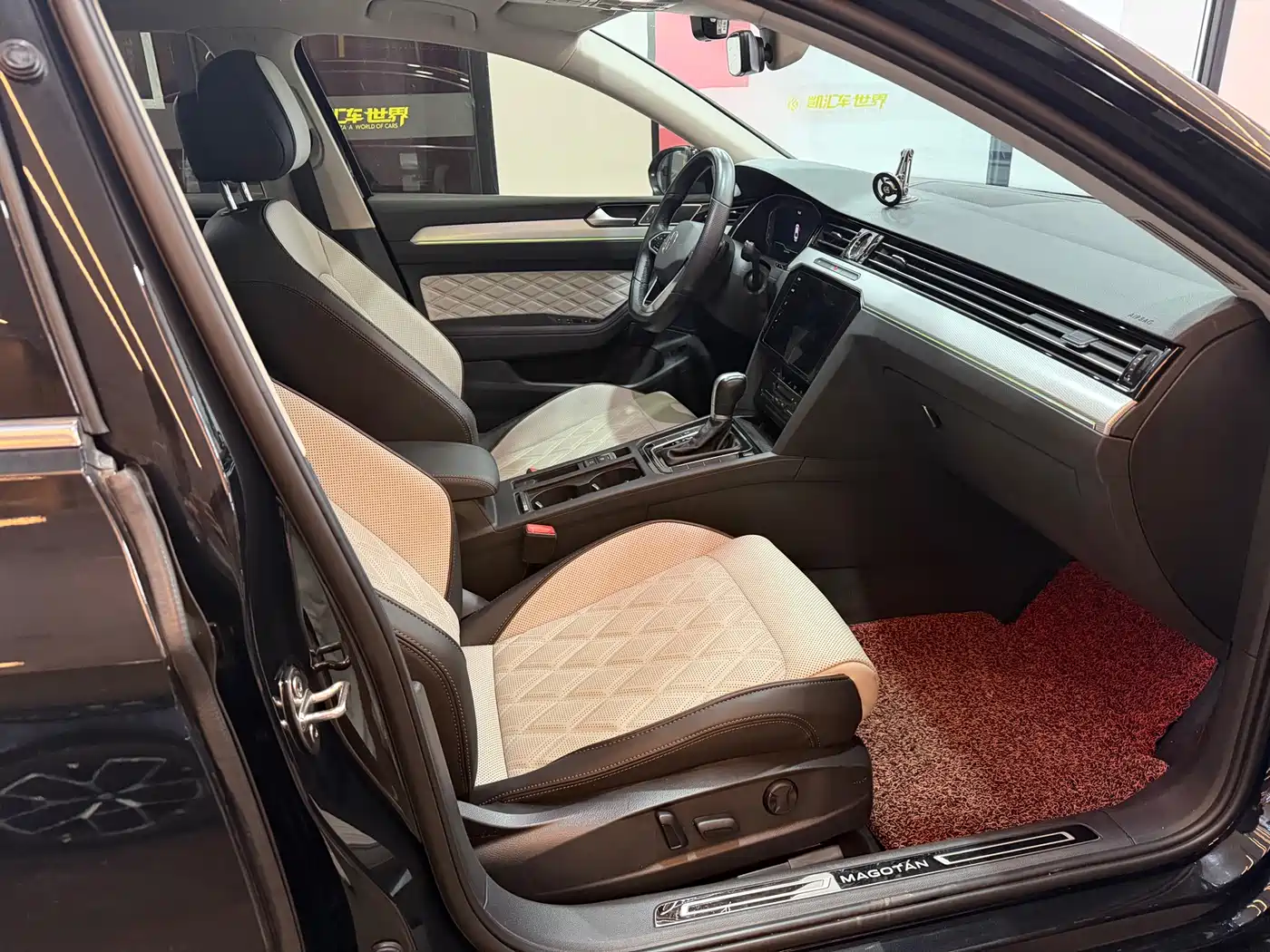 Volkswagen Magotan 2023 Model 2 Million Commemorative Edition 330TSI DSG Luxury фото 11