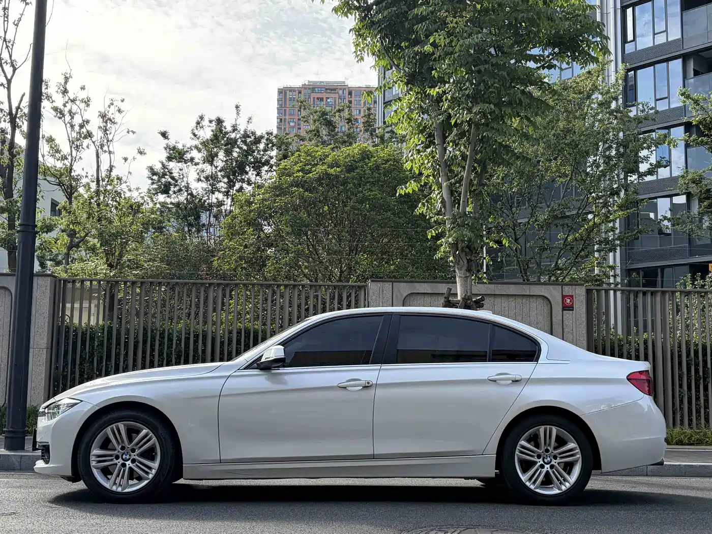 BMW 3 Series 2017 320Li Fashion фото 3