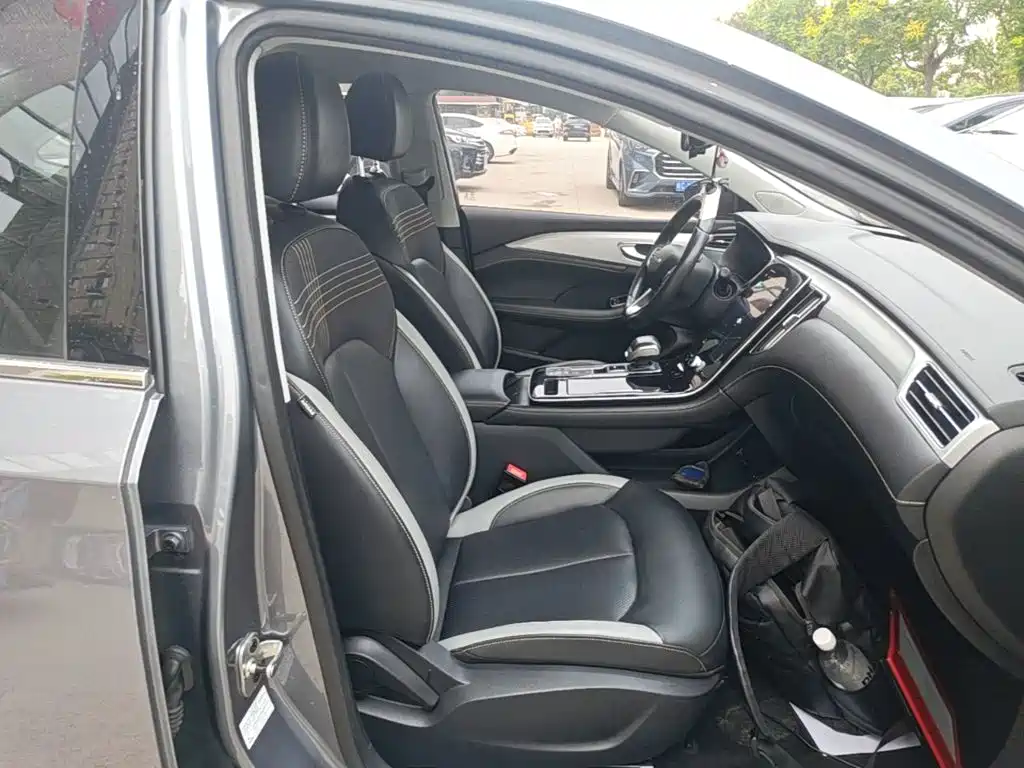 Photo 25 - Roewe i6 MAX EV