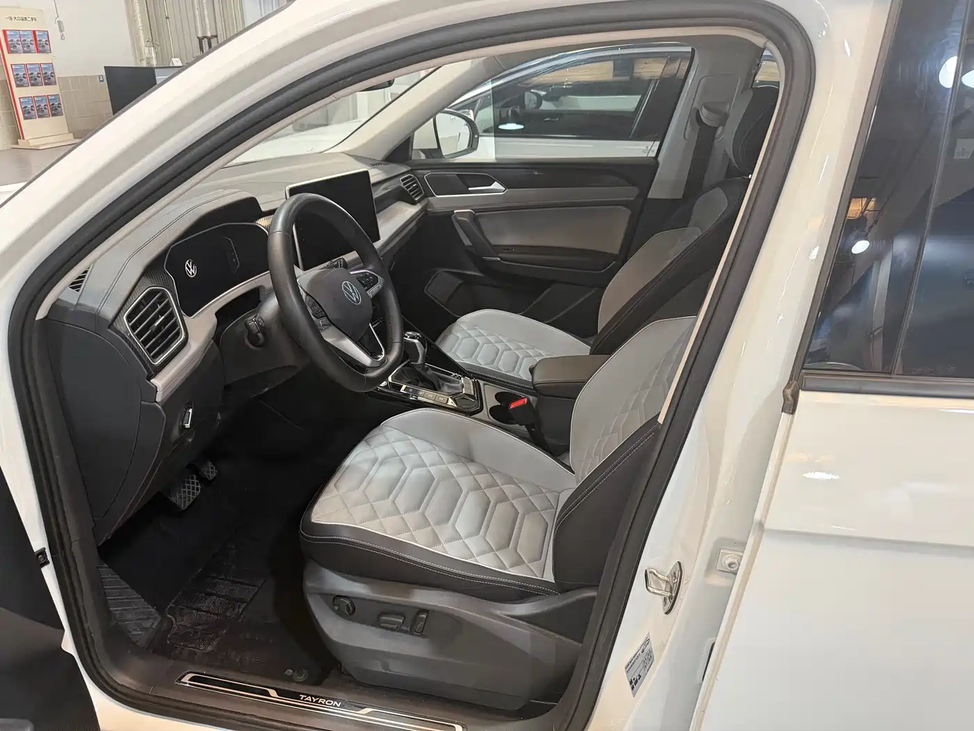 Volkswagen Tayron 2023 300TSI 2WD Luxury Plus Advanced Edition фото 2