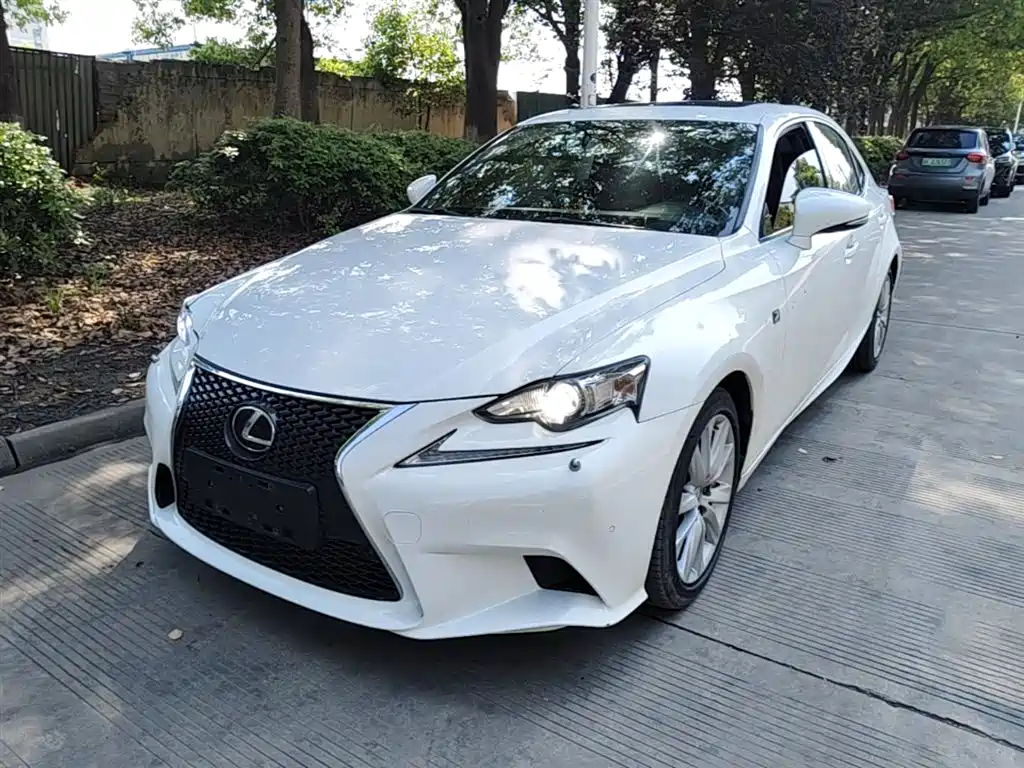 Lexus IS 2015 200t F SPORT