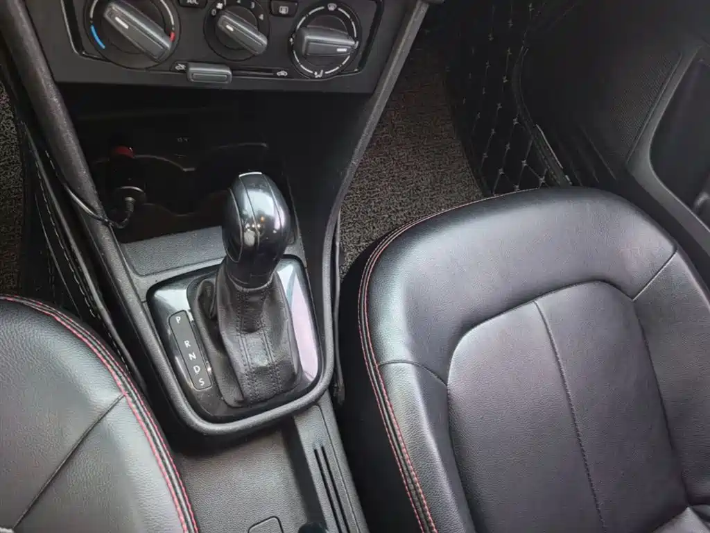 Volkswagen Santana 2015 Gran Santana 1.6L Automatic Trend фото 14