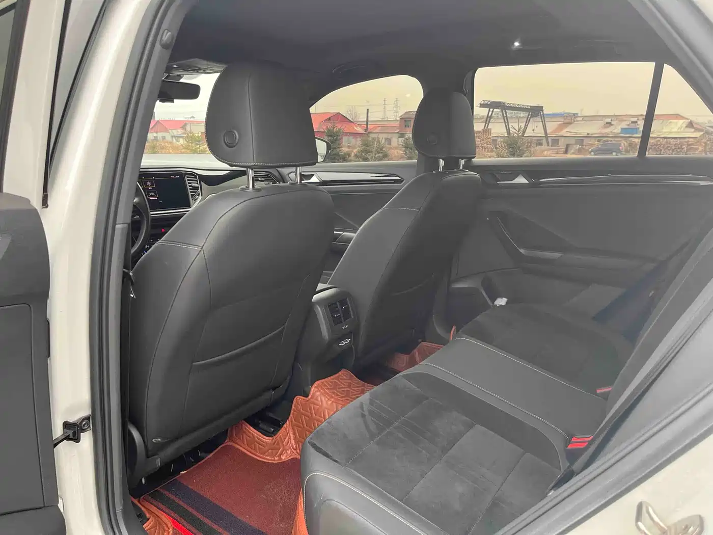 VOLKSWAGEN T ROC EXPLORING SONGS