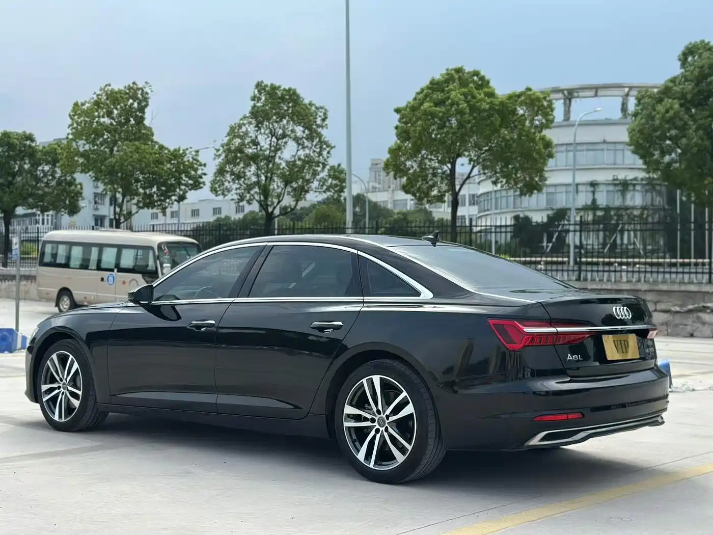 Фото 7 - Audi A6L