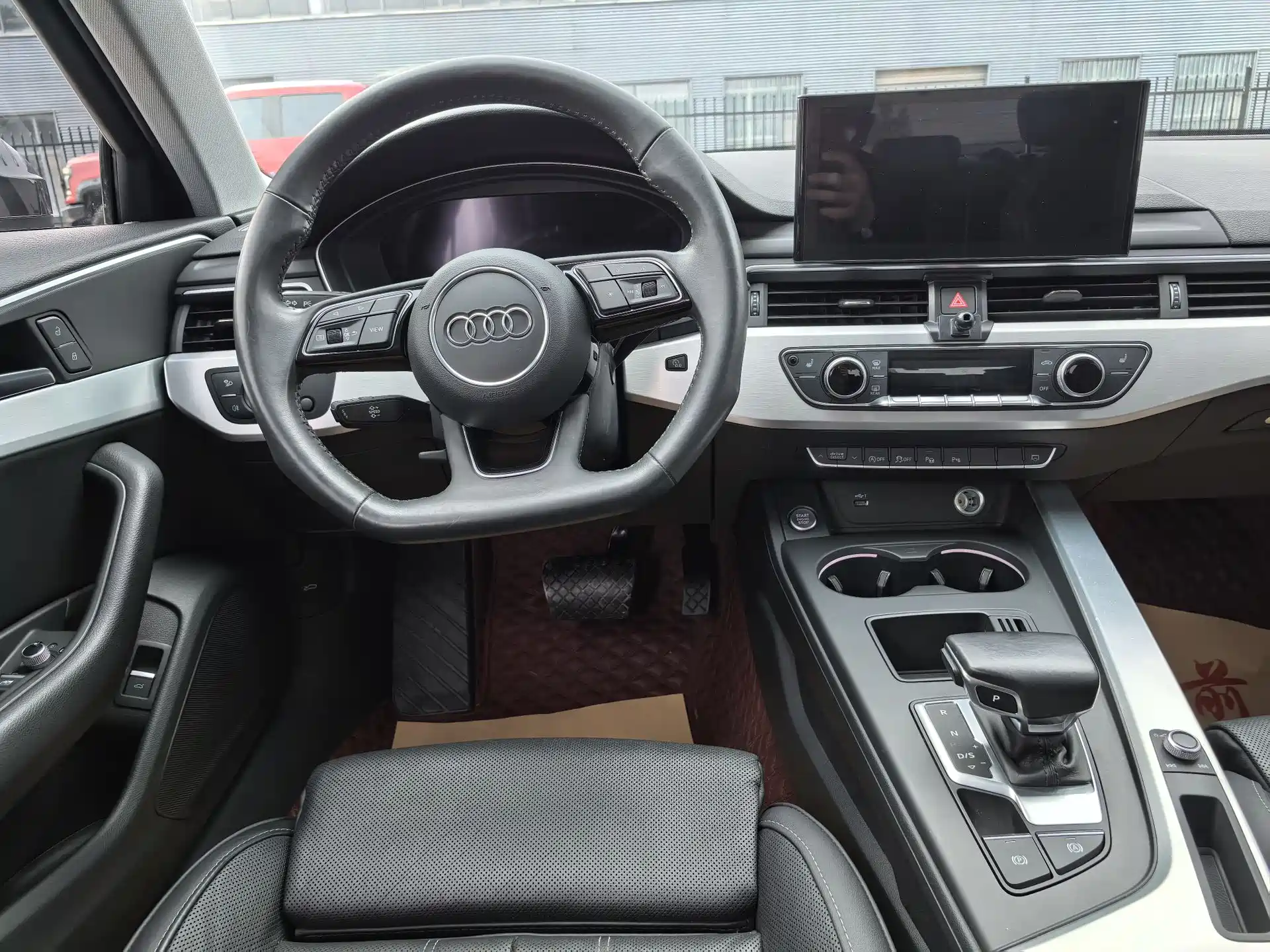 Фото 14 - Audi A4L