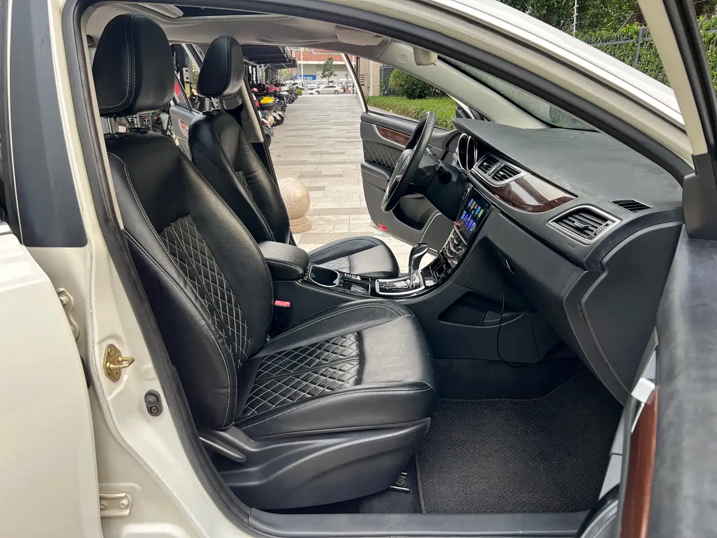 Zotye Z500 2015 2015 1.5T CVT Premium