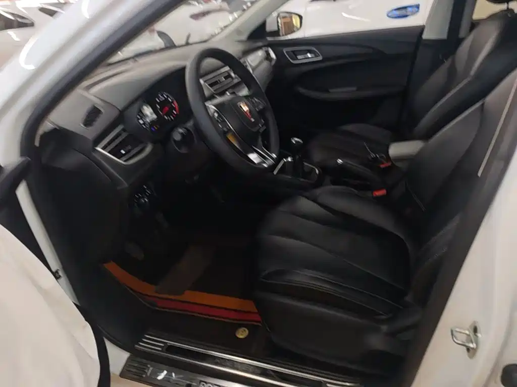 Roewe i5 2019 2019 1.5L Manual 4G-Connected Langyue Edition