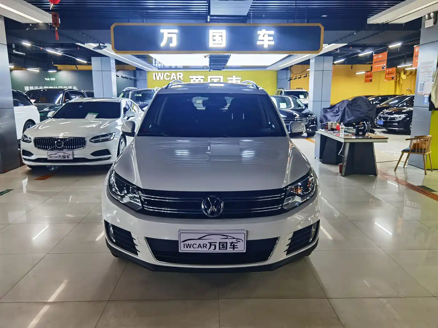 VOLKSWAGEN TIGUAN