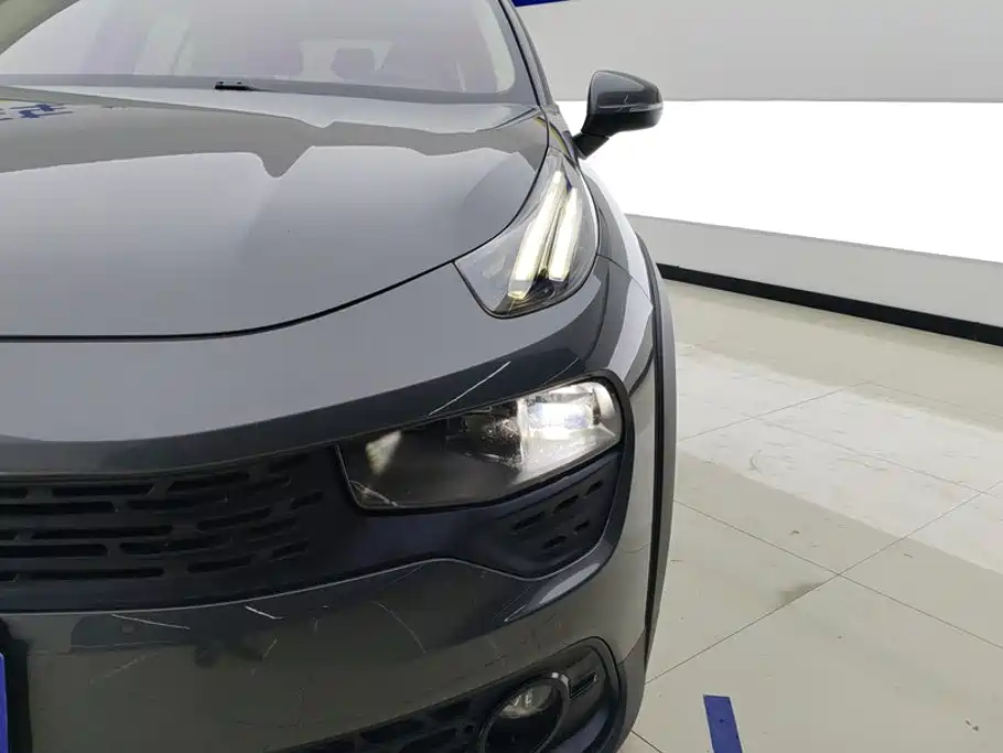 Photo 5 - Lynk & Co 02