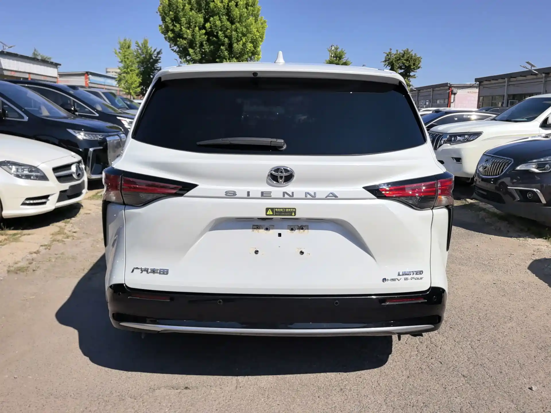 Photo 5 - Toyota Sienna