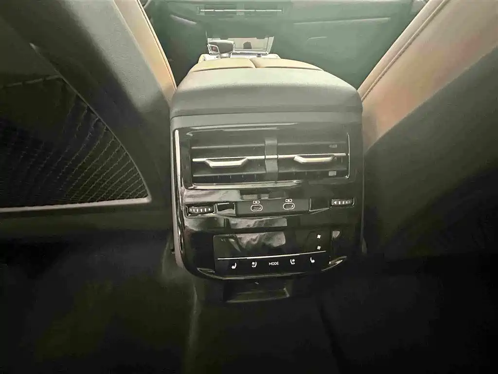Audi Q6 2024 2024 45 TFSI quattro Qi Yun Yu Lin Package 6-seater