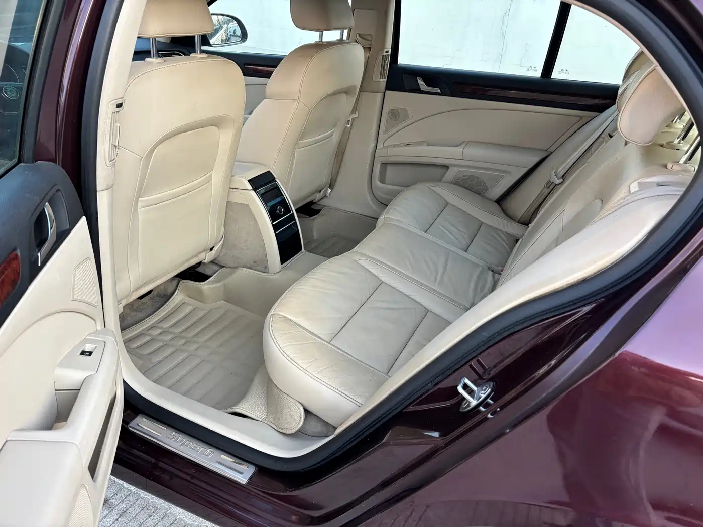 Škoda Superb 2010 1.4TSI DSG Elegance Edition фото 5