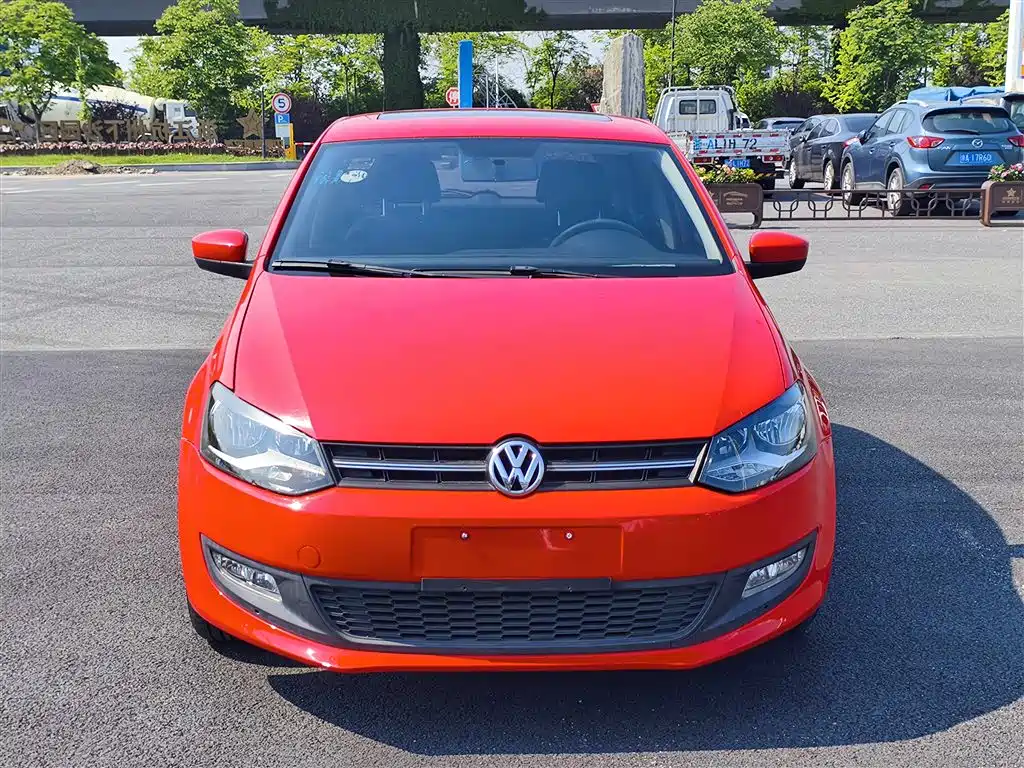 Volkswagen Polo 2013 1.4L Automatic Luxury Edition фото 3