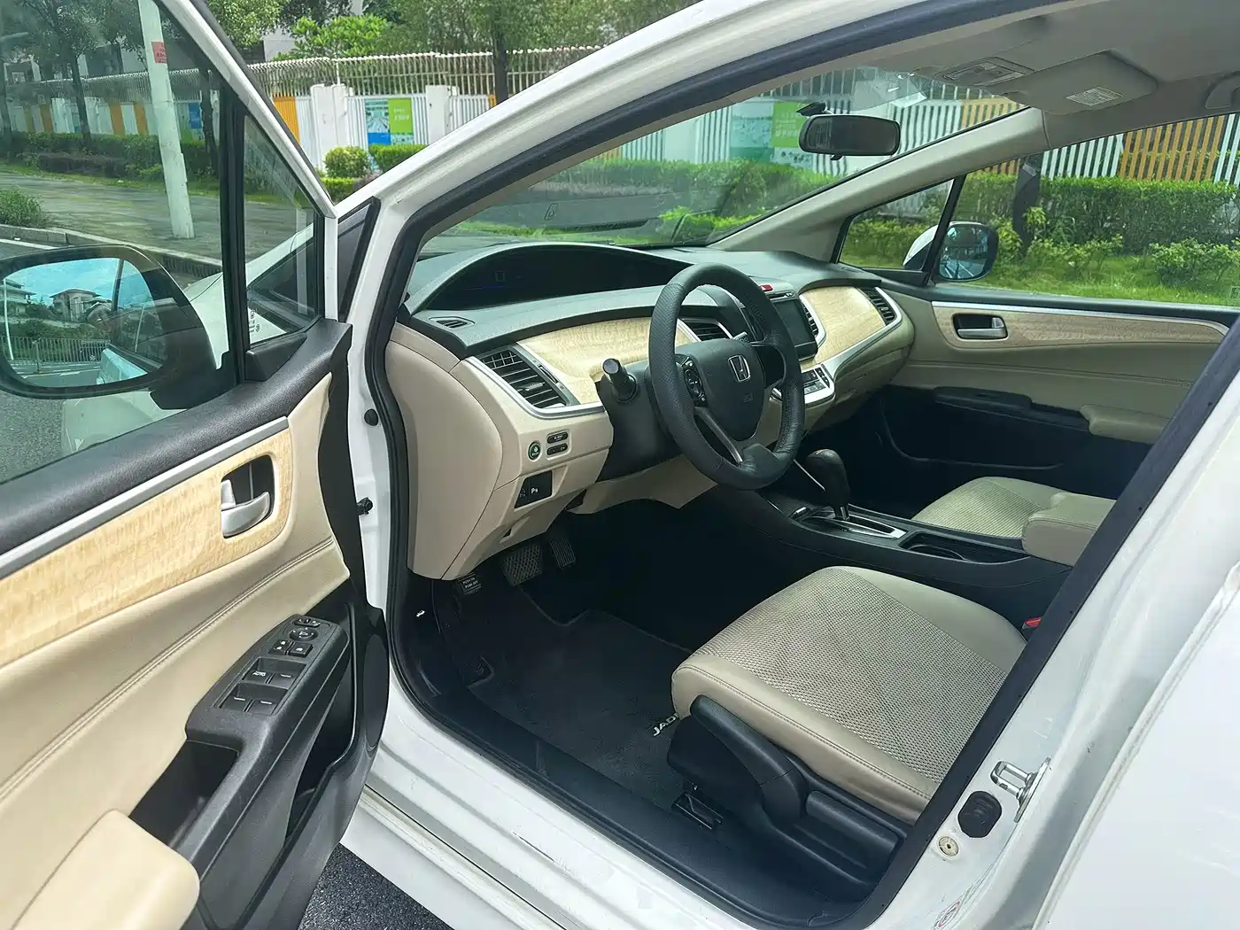 Honda Jade 2014 2013 1.8L Automatic Comfort Edition 5-seater