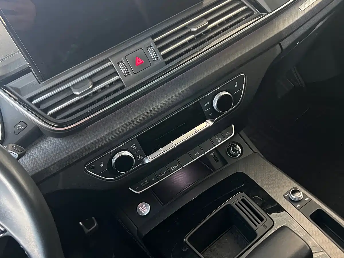 Audi Q5L 2023 40T Luxury Dynamic фото 10