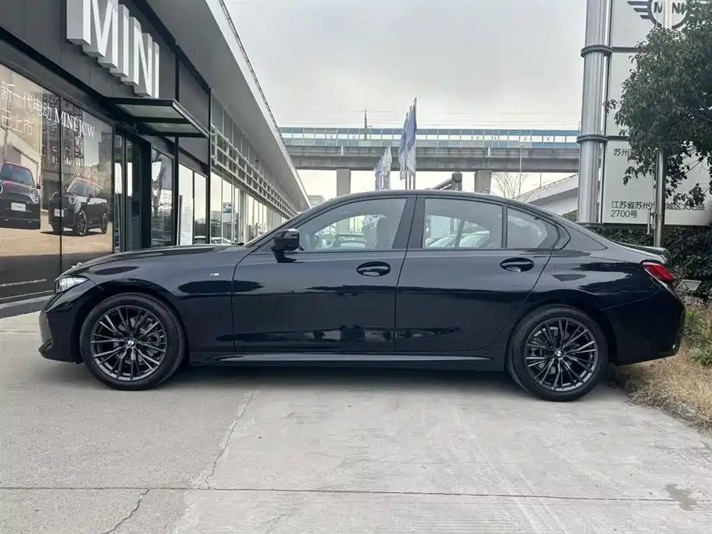 BMW 3-SERIES