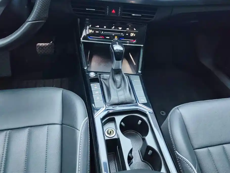 Volkswagen Passat 2022 330TSI Elite Edition фото 16